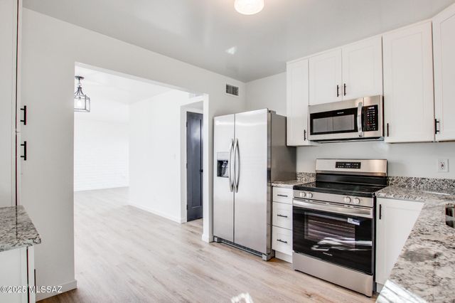 703 W Las Lomitas Road, Tucson, AZ 85704