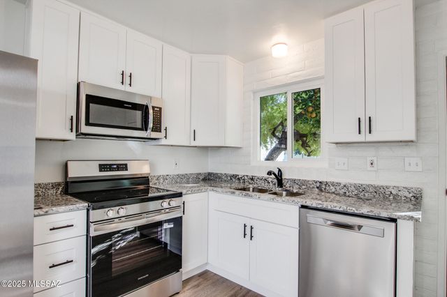 703 W Las Lomitas Road, Tucson, AZ 85704