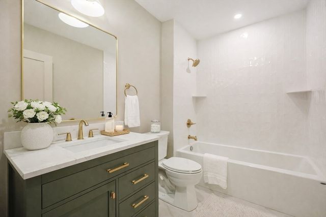 68 Rowe St 3, Boston, MA 02131