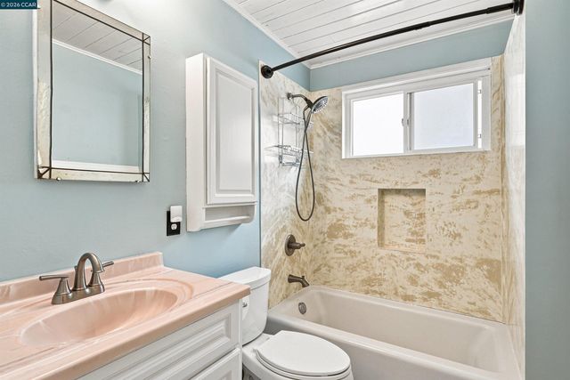 3543 Carlfield St, El Sobrante, CA 94803