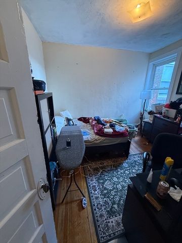 71 S Huntington Ave 3A, Boston, MA 02130