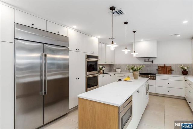 42 Nugent Drive, Clifton, NJ 07012