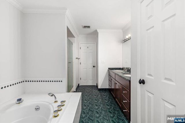 42 Nugent Drive, Clifton, NJ 07012