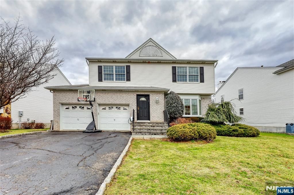 42 Nugent Drive, Clifton, NJ 07012