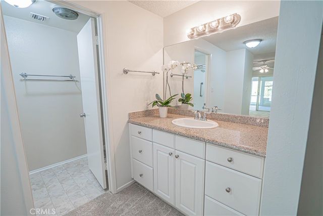 19433 Oak Crossing Road, Newhall, CA 91321