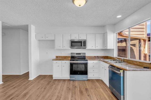 10387 Huntington Place Drive 387, Houston, TX 77099