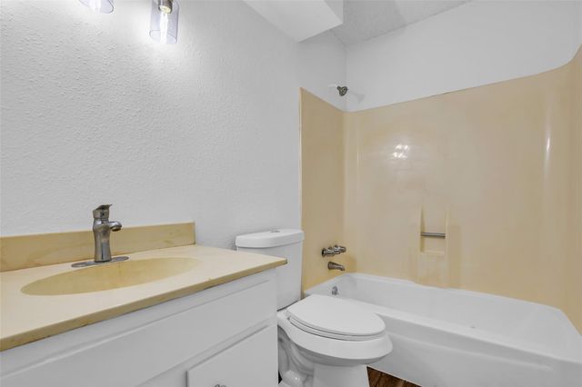 10387 Huntington Place Drive 387, Houston, TX 77099
