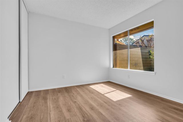 10387 Huntington Place Drive 387, Houston, TX 77099