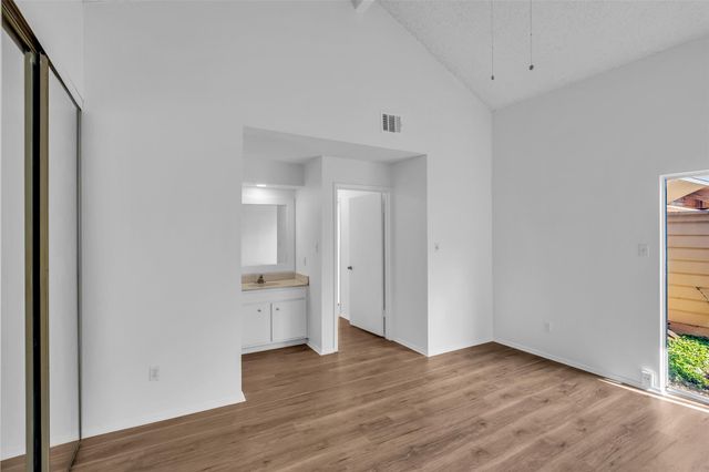 10387 Huntington Place Drive 387, Houston, TX 77099