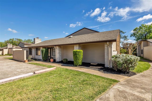 10387 Huntington Place Drive 387, Houston, TX 77099