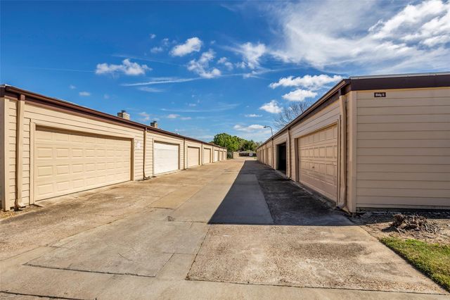 10387 Huntington Place Drive 387, Houston, TX 77099