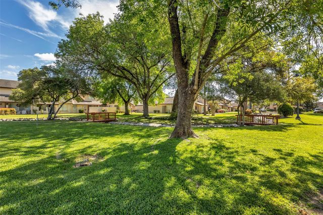 10387 Huntington Place Drive 387, Houston, TX 77099