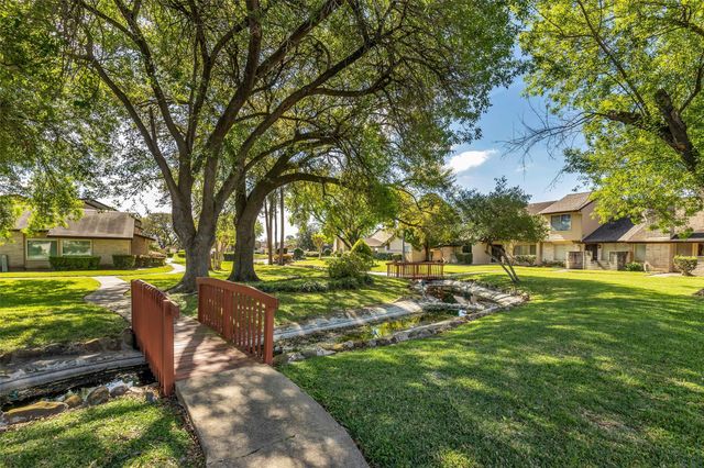 10387 Huntington Place Drive 387, Houston, TX 77099