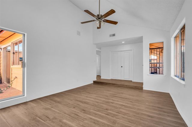 10387 Huntington Place Drive 387, Houston, TX 77099