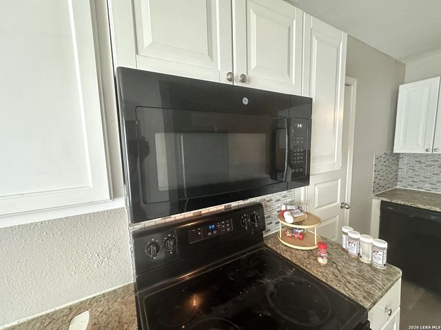 5022 CRESTWOOD DR, Schertz, TX 78108