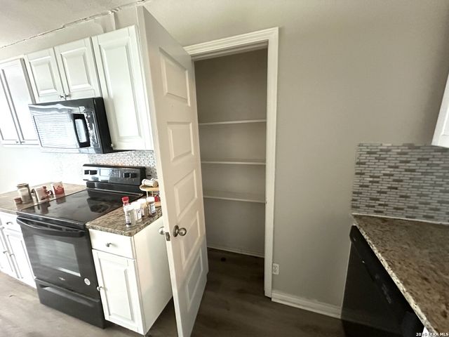 5022 CRESTWOOD DR, Schertz, TX 78108