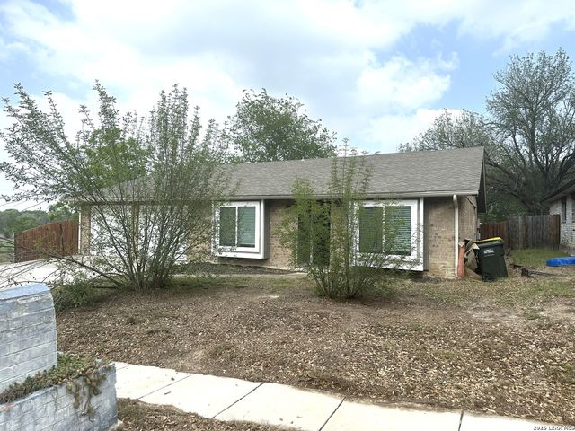 5022 CRESTWOOD DR, Schertz, TX 78108
