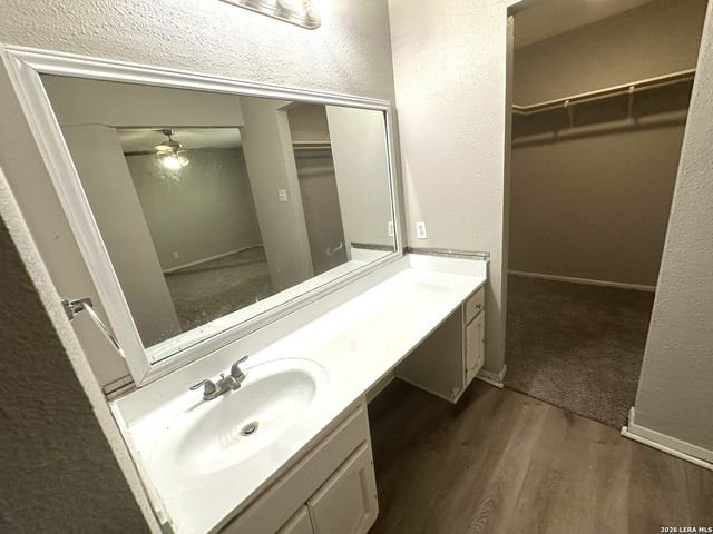 5022 CRESTWOOD DR, Schertz, TX 78108