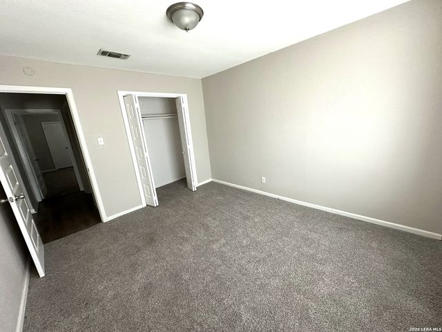 5022 CRESTWOOD DR, Schertz, TX 78108