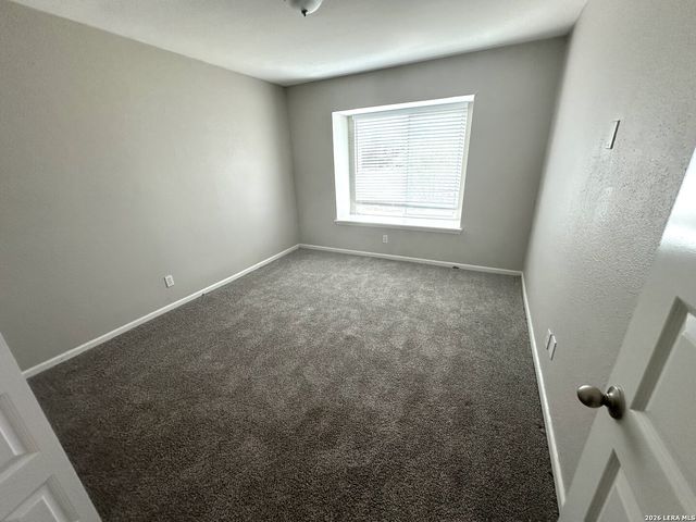 5022 CRESTWOOD DR, Schertz, TX 78108