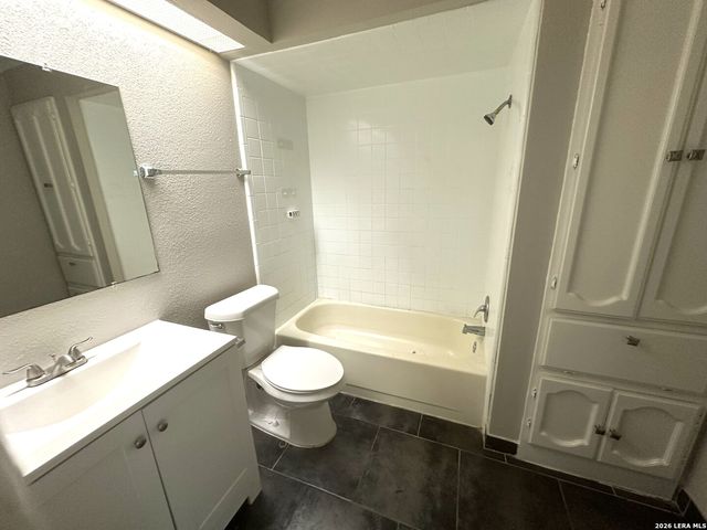 5022 CRESTWOOD DR, Schertz, TX 78108