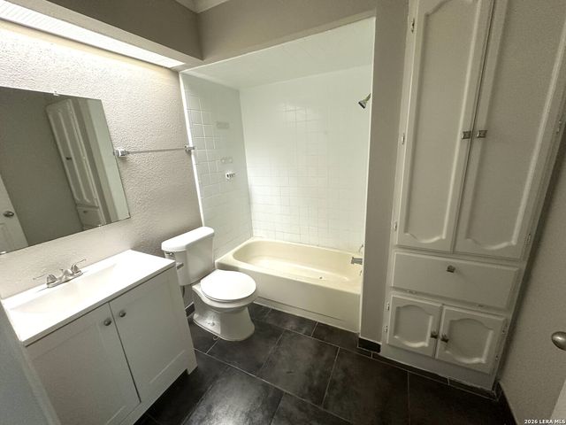 5022 CRESTWOOD DR, Schertz, TX 78108