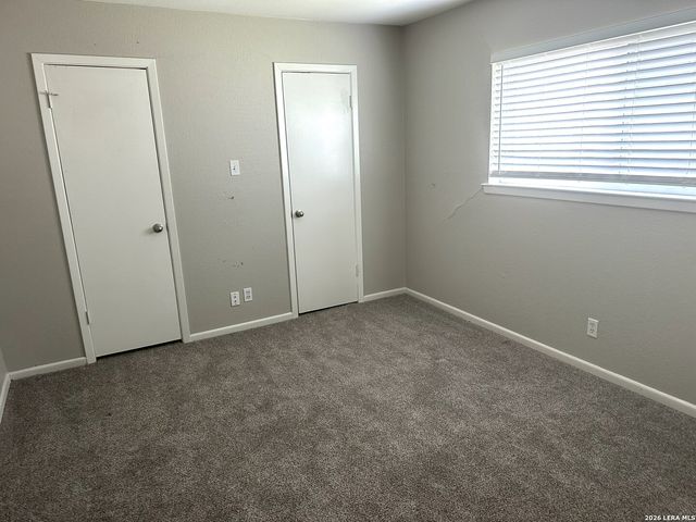 5022 CRESTWOOD DR, Schertz, TX 78108
