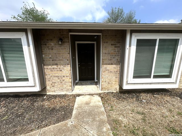 5022 CRESTWOOD DR, Schertz, TX 78108