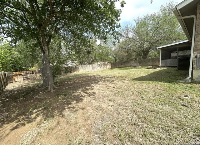 5022 CRESTWOOD DR, Schertz, TX 78108