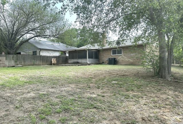 5022 CRESTWOOD DR, Schertz, TX 78108