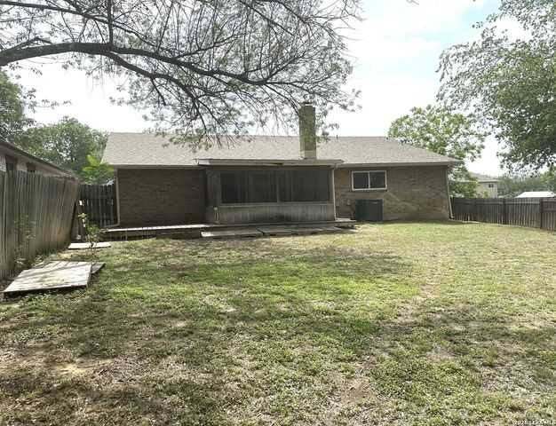 5022 CRESTWOOD DR, Schertz, TX 78108