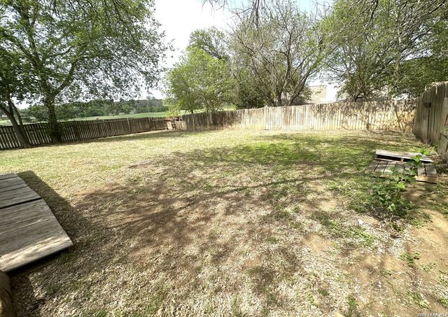 5022 CRESTWOOD DR, Schertz, TX 78108