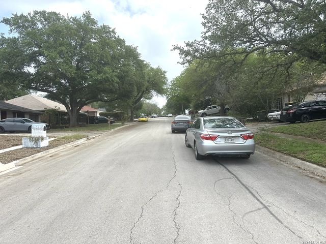 5022 CRESTWOOD DR, Schertz, TX 78108