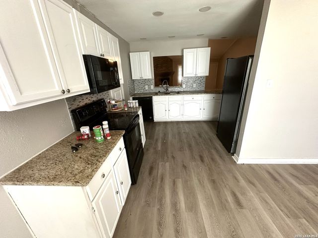 5022 CRESTWOOD DR, Schertz, TX 78108