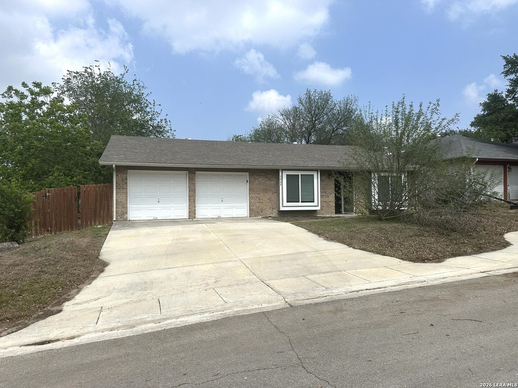 5022 CRESTWOOD DR, Schertz, TX 78108