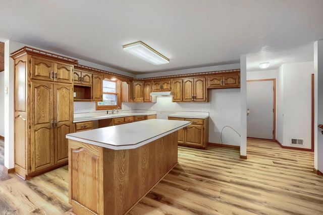 7030 Dahlgren Road, Chaska, MN 55318