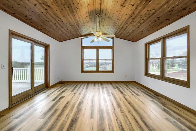 7030 Dahlgren Road, Chaska, MN 55318