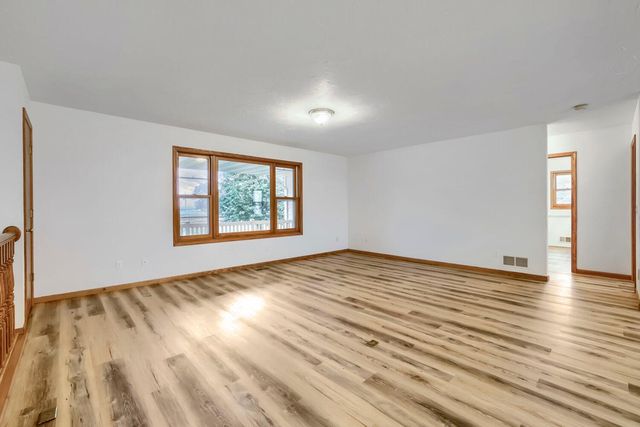 7030 Dahlgren Road, Chaska, MN 55318