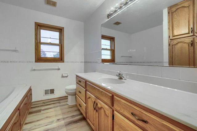 7030 Dahlgren Road, Chaska, MN 55318