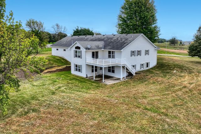 7030 Dahlgren Road, Chaska, MN 55318