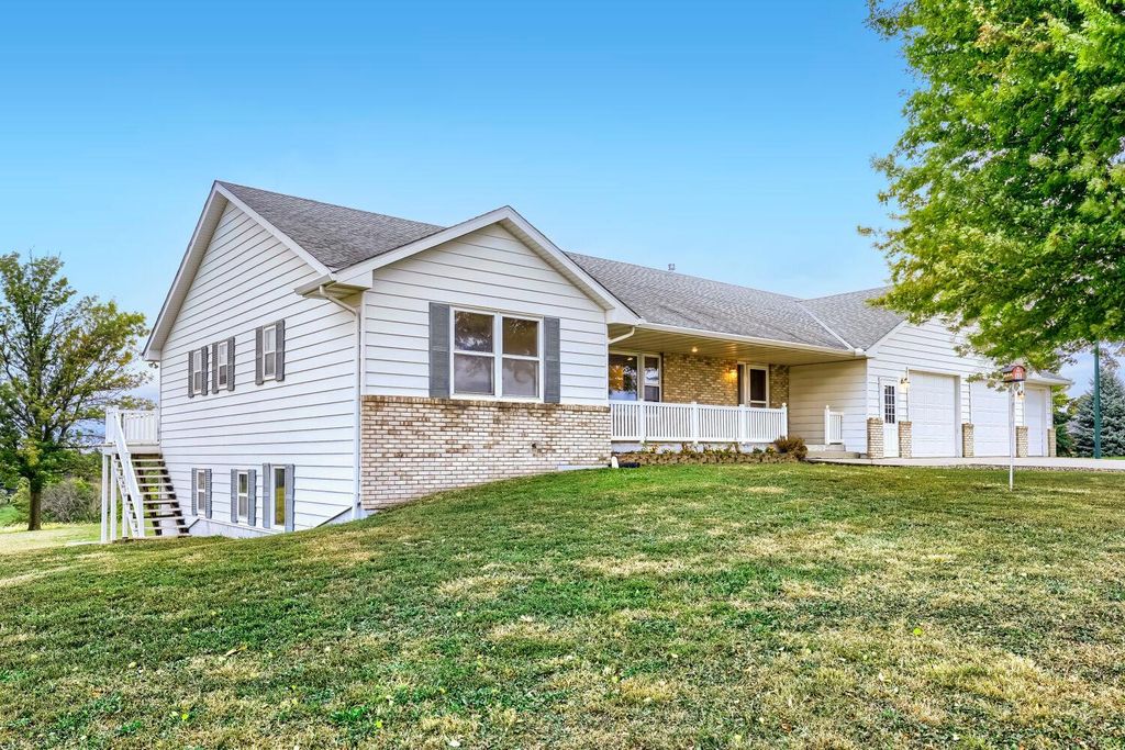 7030 Dahlgren Road, Chaska, MN 55318 — exterior