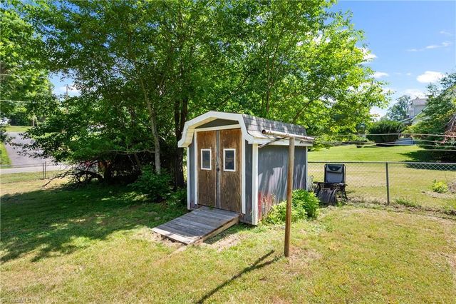 201 Woods Gap, Floyd, VA 24091
