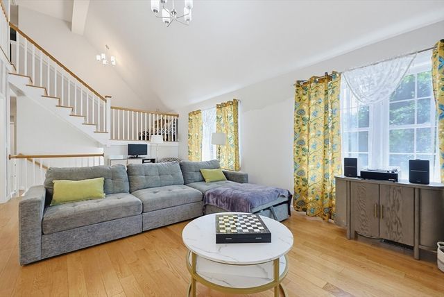 7 Tabor Rd, Uxbridge, MA 01569