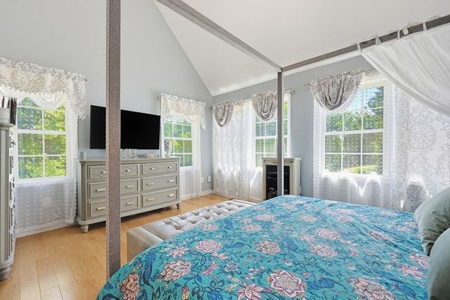 7 Tabor Rd, Uxbridge, MA 01569
