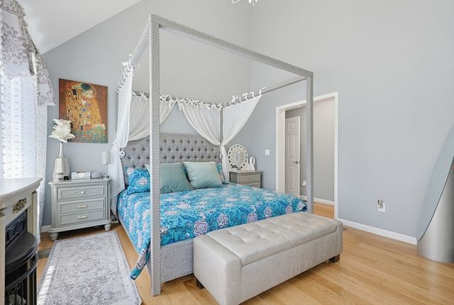 7 Tabor Rd, Uxbridge, MA 01569