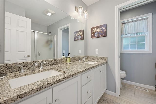 7 Tabor Rd, Uxbridge, MA 01569