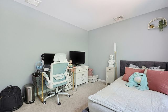 7 Tabor Rd, Uxbridge, MA 01569