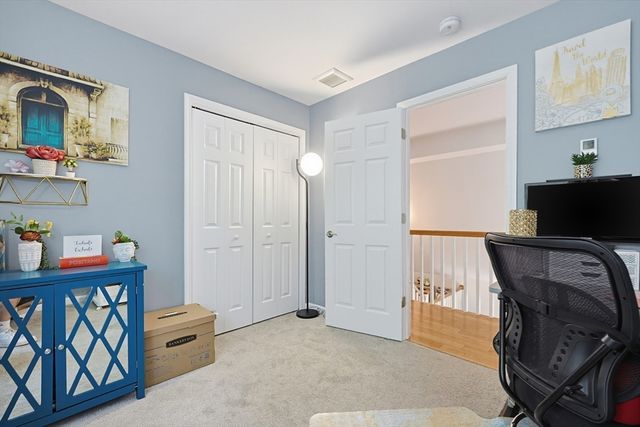 7 Tabor Rd, Uxbridge, MA 01569