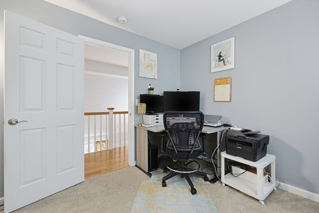 7 Tabor Rd, Uxbridge, MA 01569