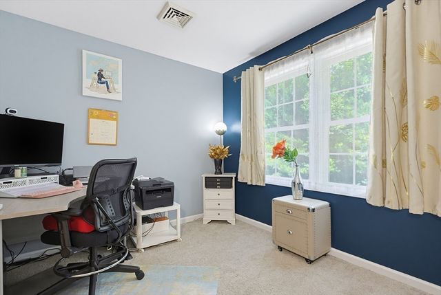 7 Tabor Rd, Uxbridge, MA 01569